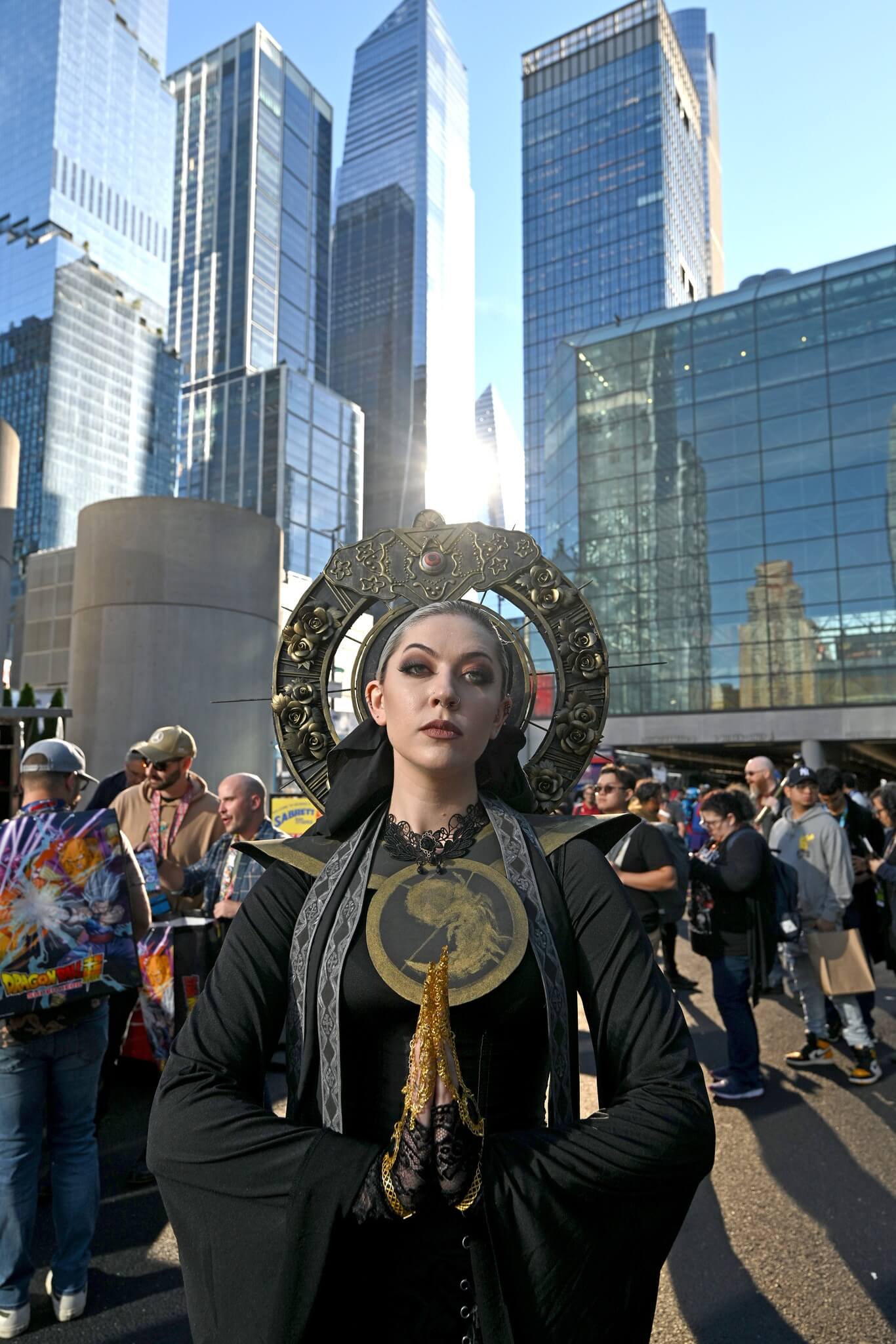 NYCC 2023 Cosplayer outside 2023 2024 Comic Con Dates